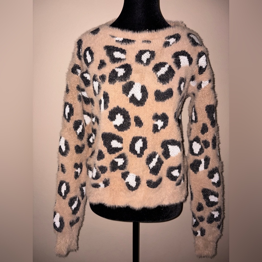 Express Tan and Black Leopard Animal print Sweater in Fuzzy Eyelash 🚩